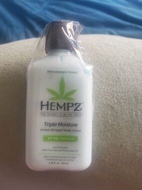 Hempz Triple Moisture Herbal Whipped Body Crème - White with Green Accents